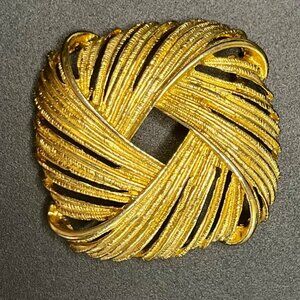 Raffine, Goldtone, Diamond Center Cut-out, Weave Brooch, Nice size at 2”. VGC